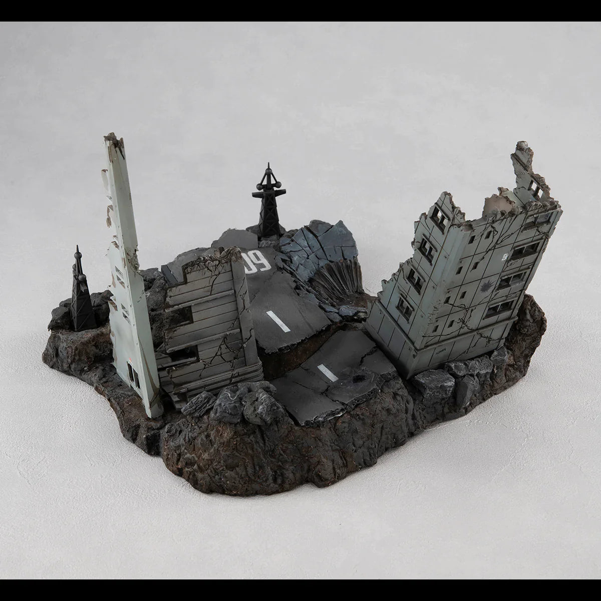 Megahouse GS02 Structure Ruins at New Yark (For 1/144 HG Models)
