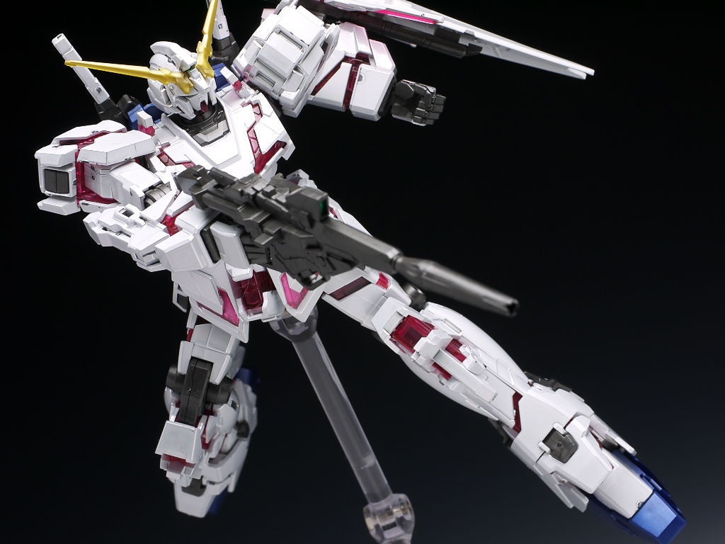 HGUC 1/144 RX-0 Unicorn Gundam (Destroy Mode) Titanium Finish Ver