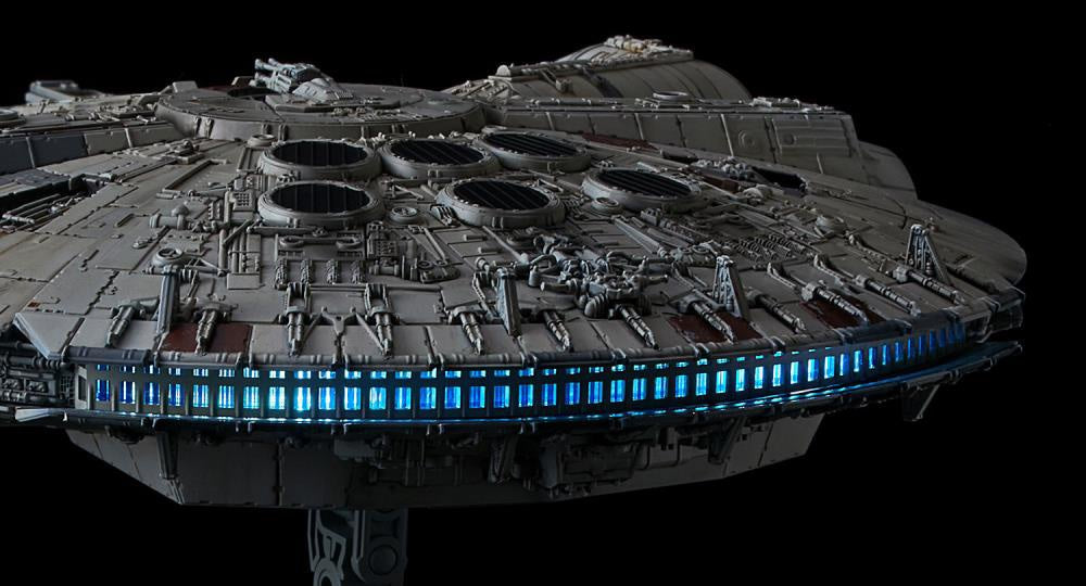 Star Wars Millennium Falcon (The Rise of Skywalker) 1/144 Scale Model Kit