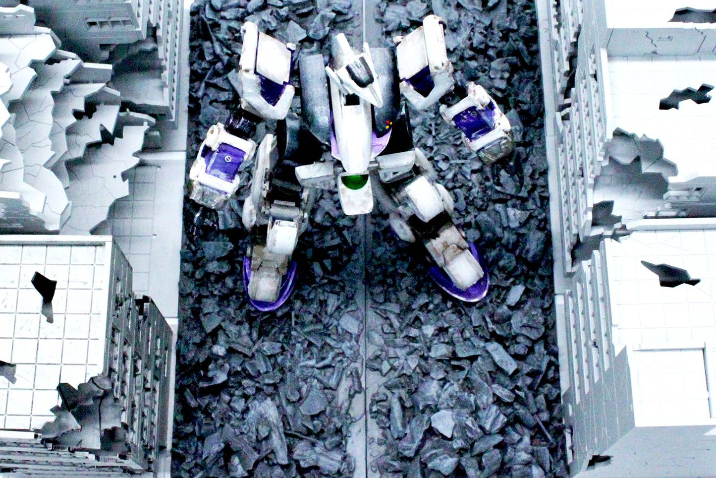 DESTROYED BUILDING LS GRADE (1/100SCALE)