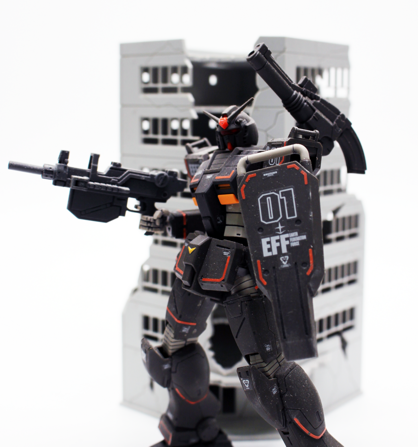 DESTROYED BUILDING LS GRADE (1/100SCALE)