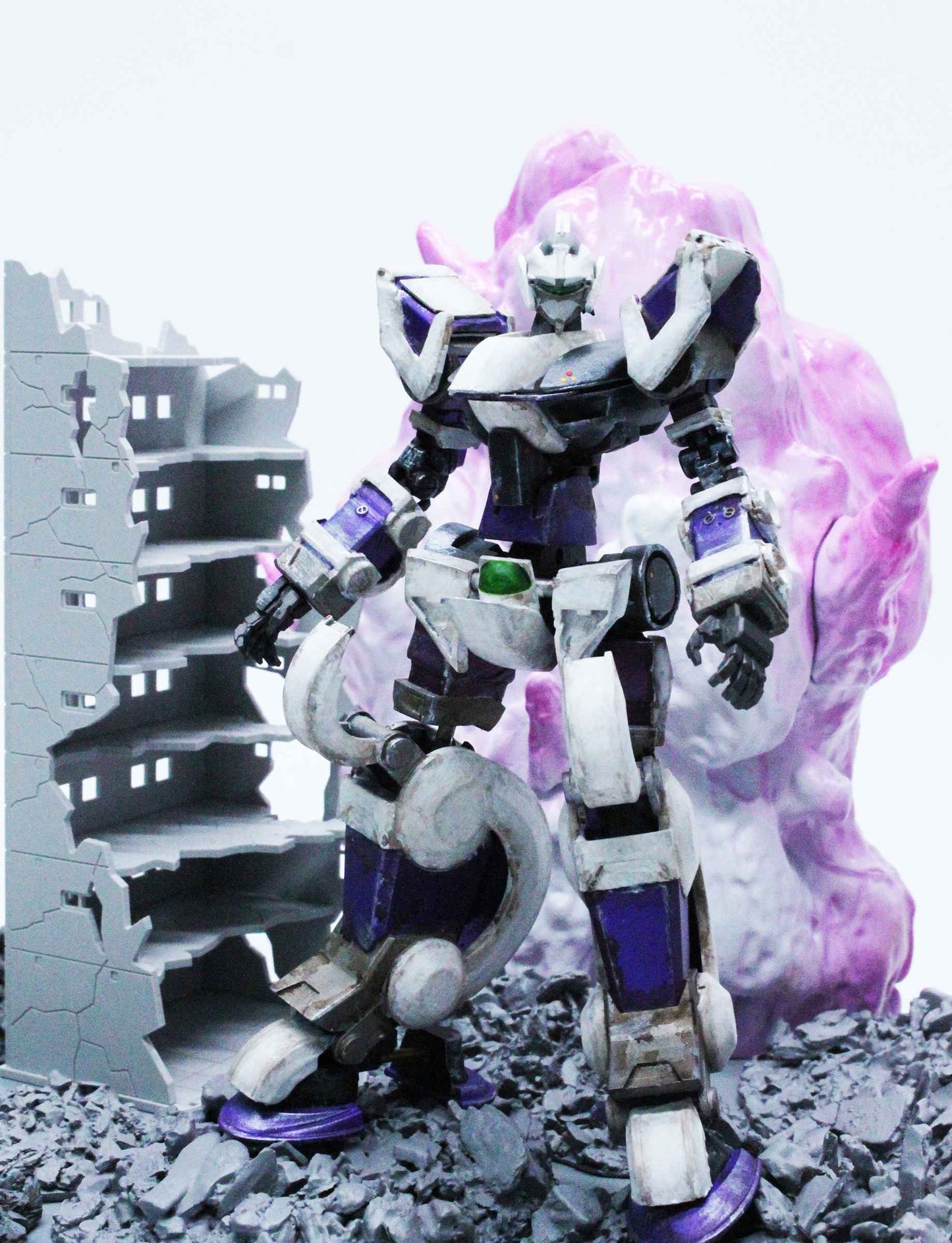 DESTROYED BUILDING LS GRADE (1/100SCALE)