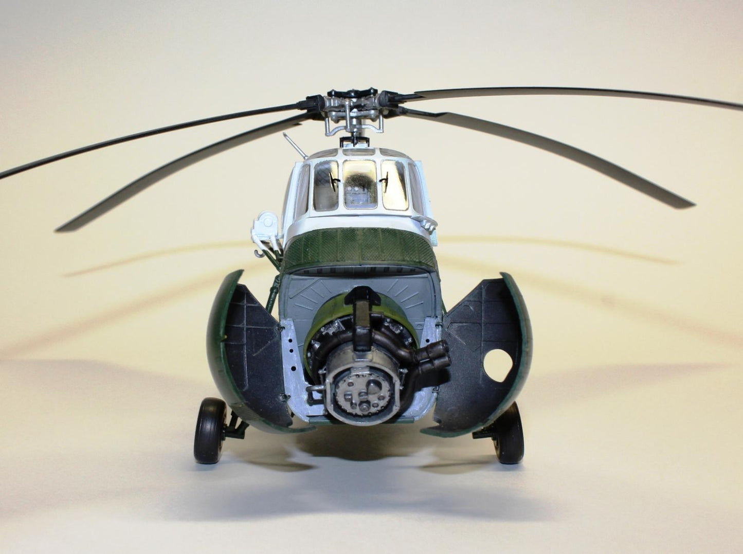 TRUMPETER VH34D Marine One Helicopter 1:48