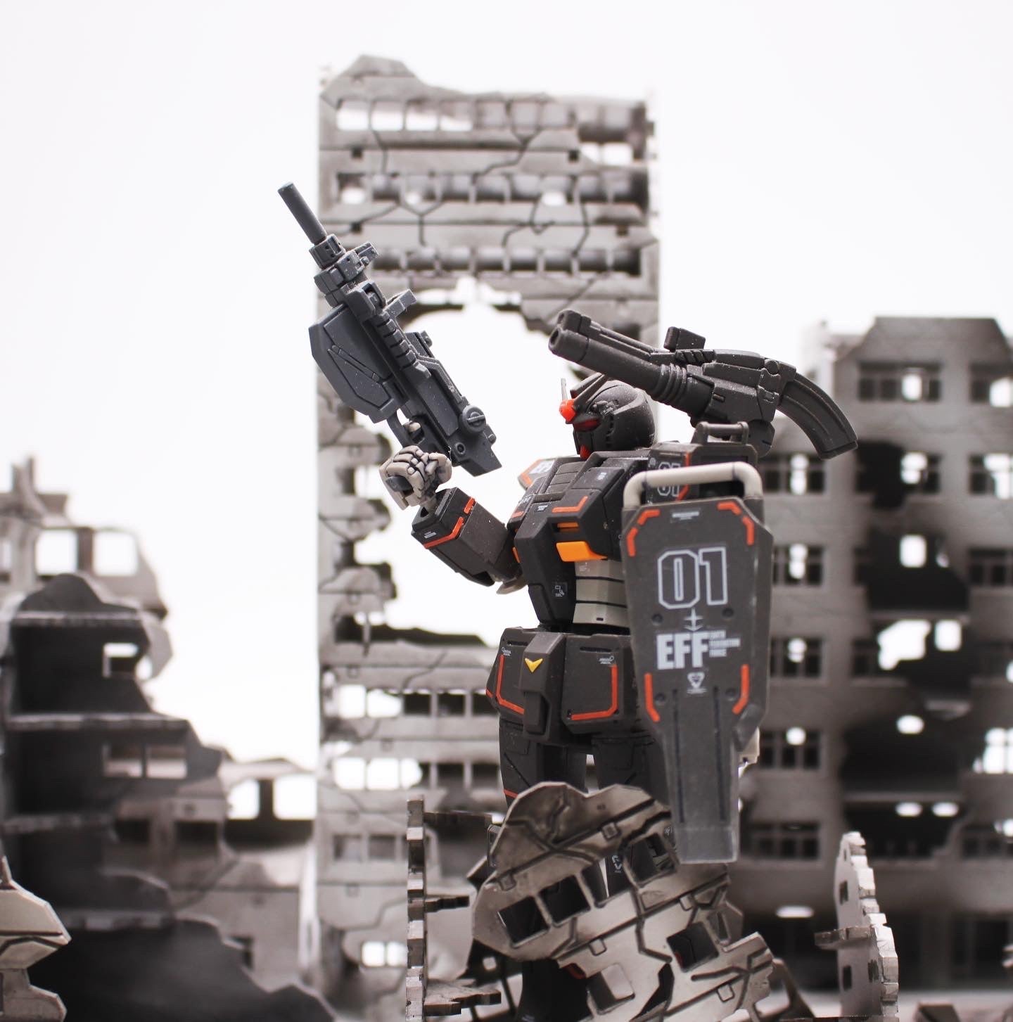 DESTROYED BUILDING LS GRADE (1/100SCALE)
