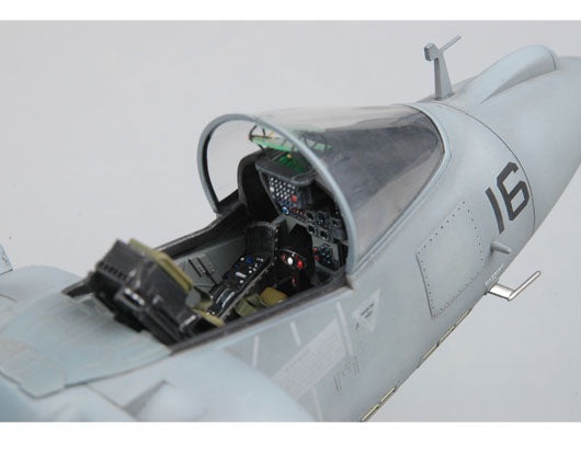 TRUMPETER AV-8B HARRIER II NIGHT 1:32