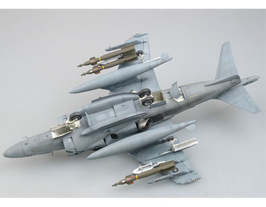 TRUMPETER AV-8B HARRIER II NIGHT 1:32