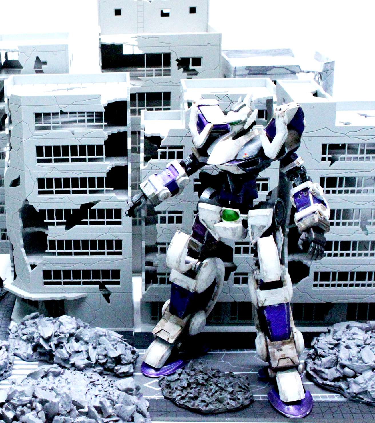 DESTROYED BUILDING LS GRADE (1/100SCALE)