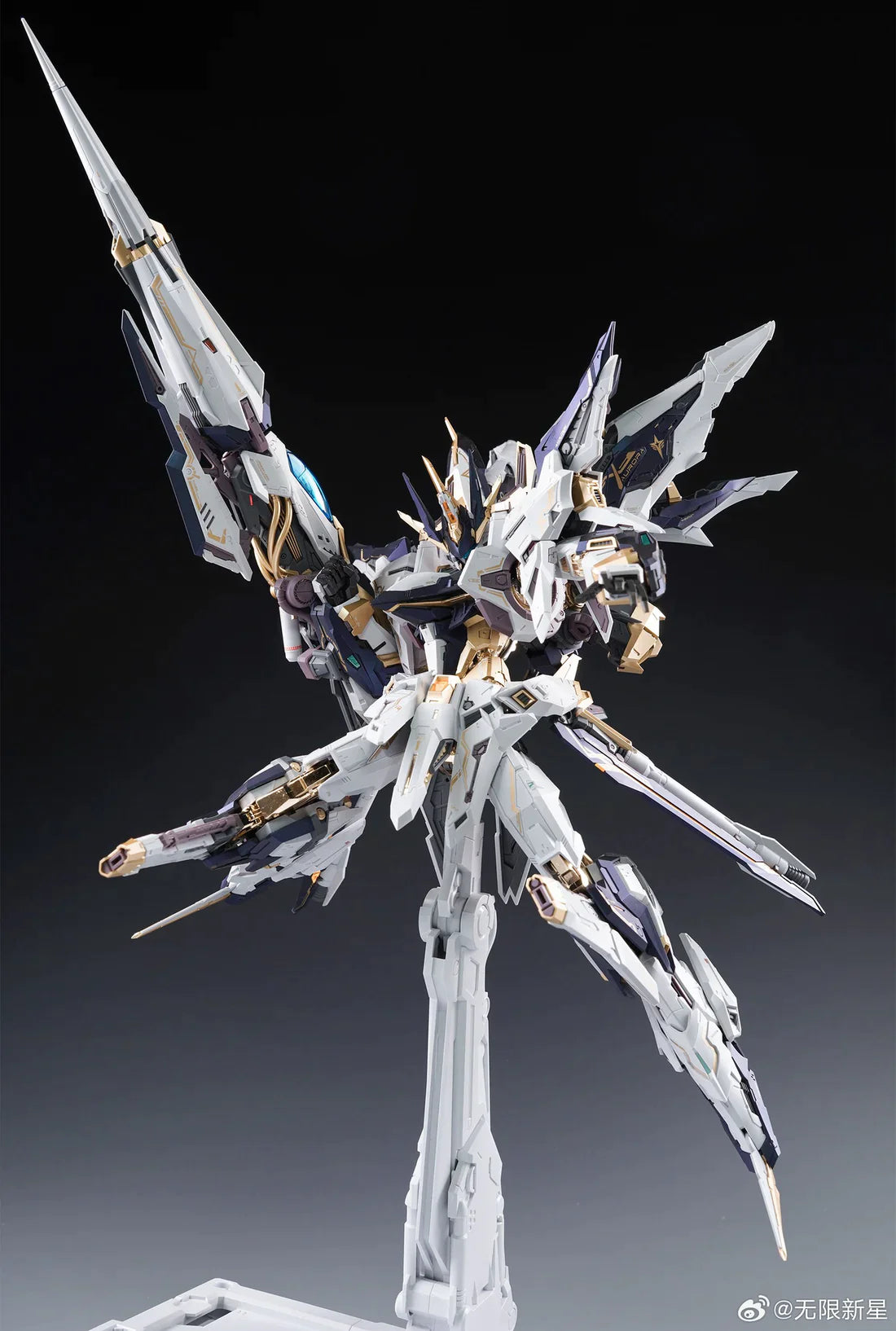 In Era+ Infinity Nova Aurora 1/100 Scale Model Kit