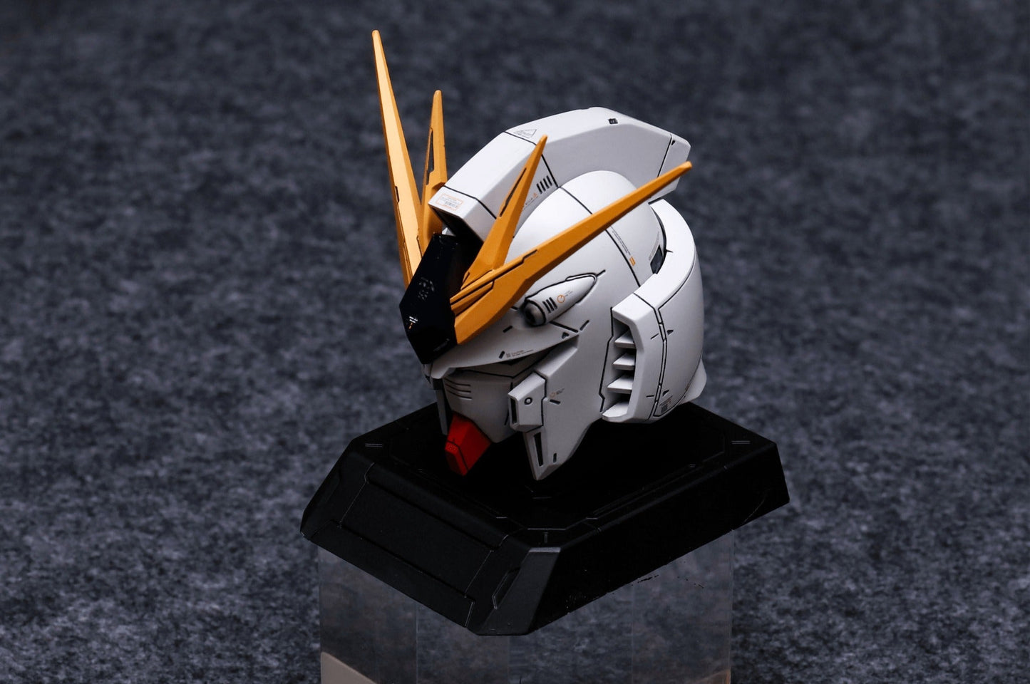 AOK # 06 1/35 Hi-V and Nu Gundam Headbusts Full Resin Kit Combo [INCLUDE LED]