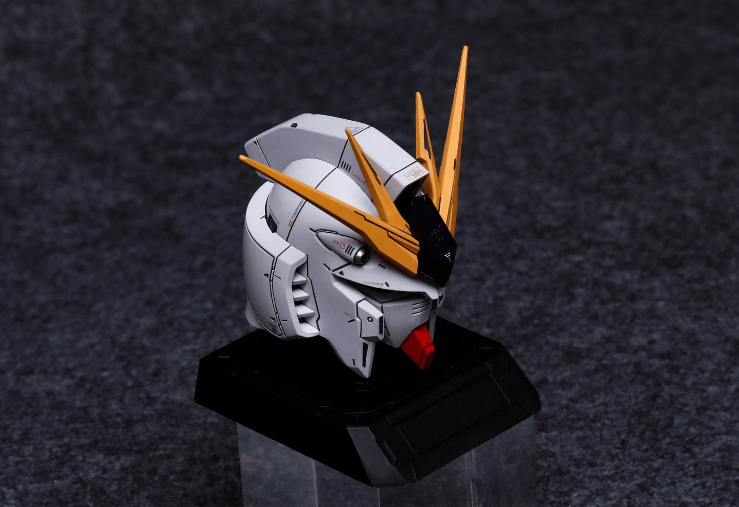 AOK # 06 1/35 Hi-V and Nu Gundam Headbusts Full Resin Kit Combo [INCLUDE LED]