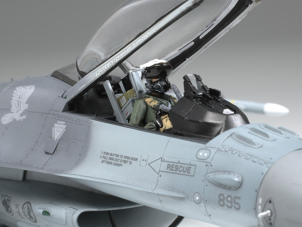 TAMIYA Lockheed Martin F-16CJ Fighting Falcon 1:48