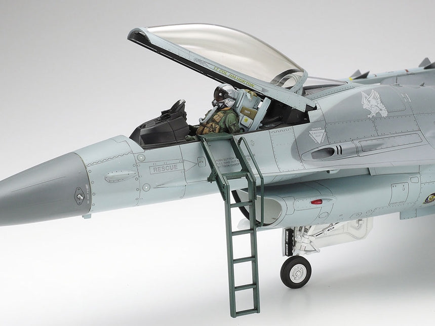 TAMIYA F-16CJ [Block 50] Fighting Falcon 1:32 Tamiya