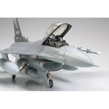 TAMIYA F-16C Block 25/32 Fighting Falcon ANG 1:48
