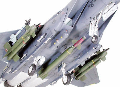 TAMIYA F-15E STRIKE EAGLE "Bunker Buster" 1:32 scale